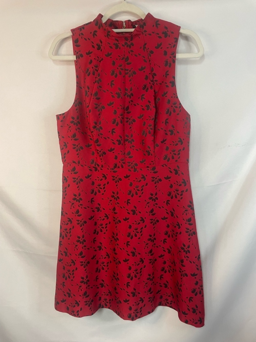 Gorgeous red dress by Kensie, fitted waist and stunning gold accents.